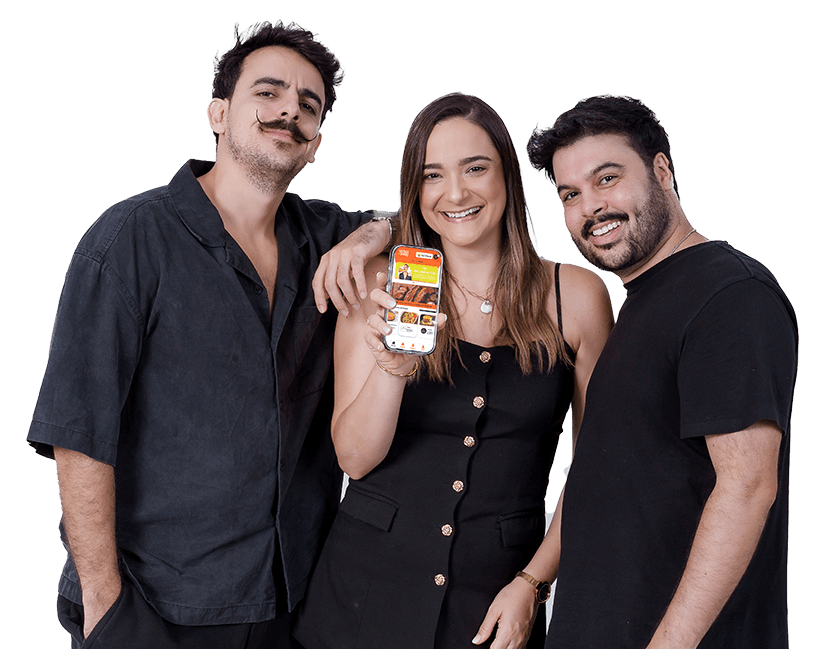 Pessoas felizes com pratos